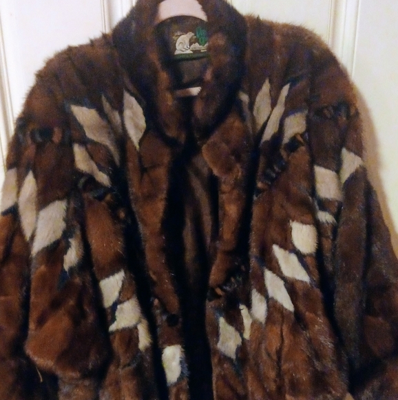Mink coats - Picture 2 of 2